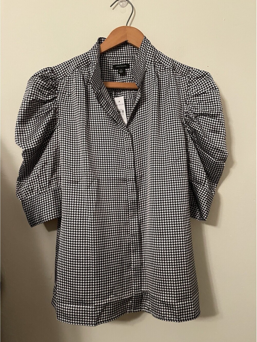 Ann Taylor Houndstooth Satin Blouse Top Xs Ruched Puff Sleeve Button NEW